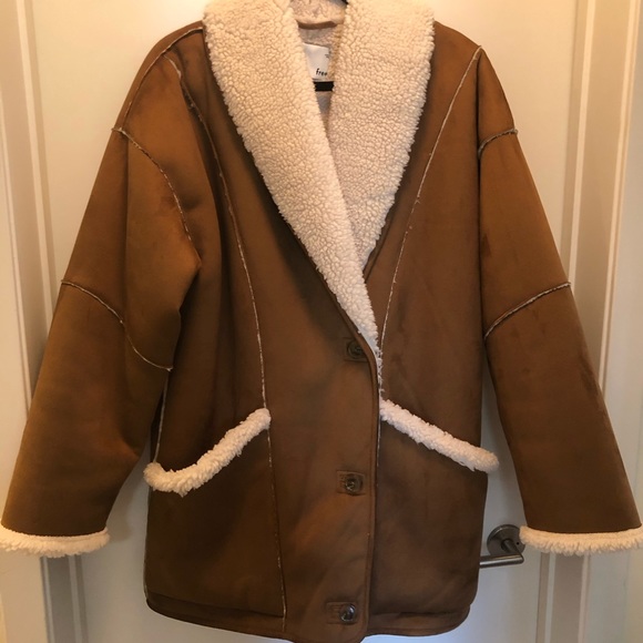 Aritzia Shearling Coat - Picture 4 of 8